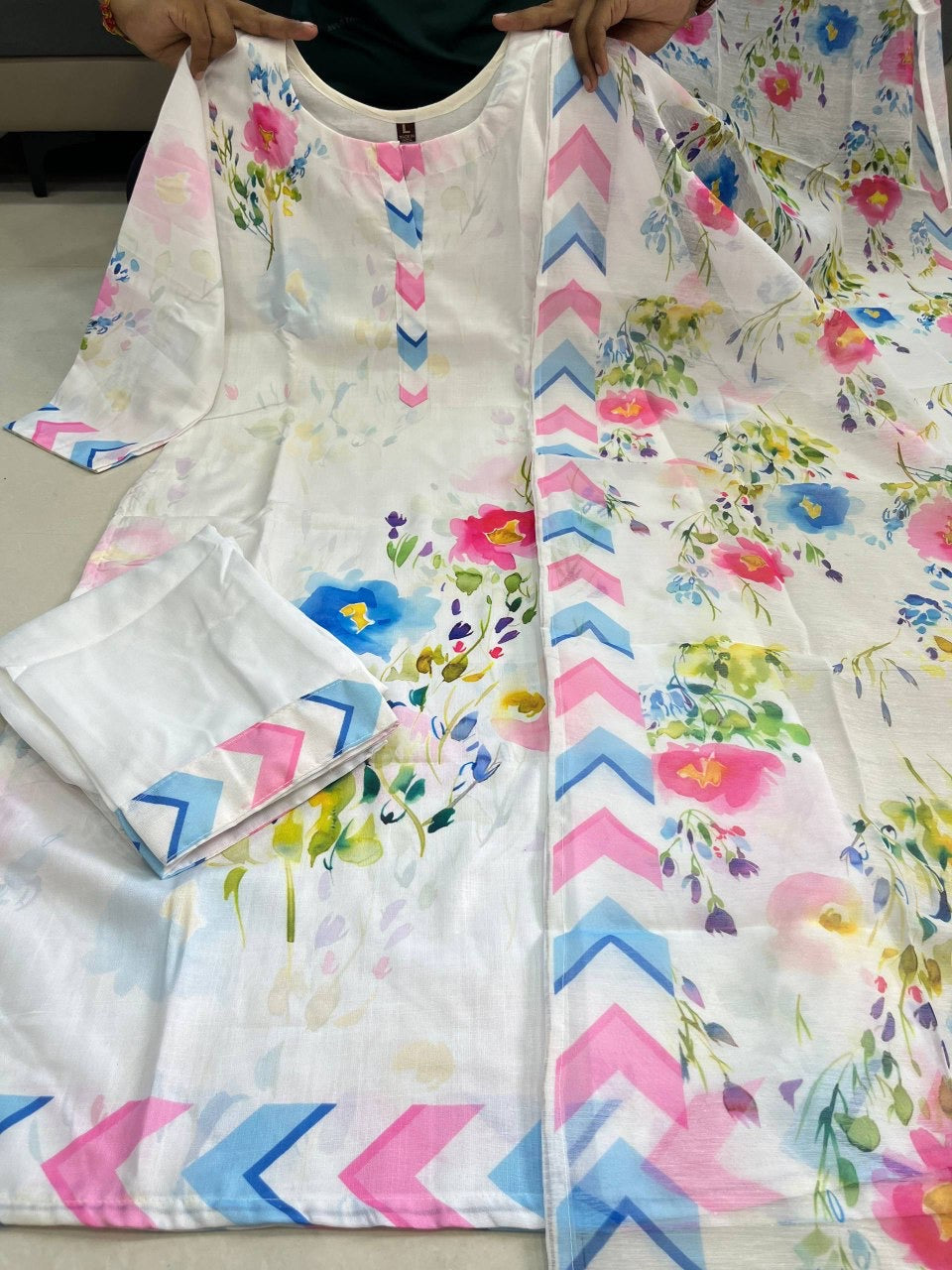 White Multicoloured Linen Cotton
Kurta Set