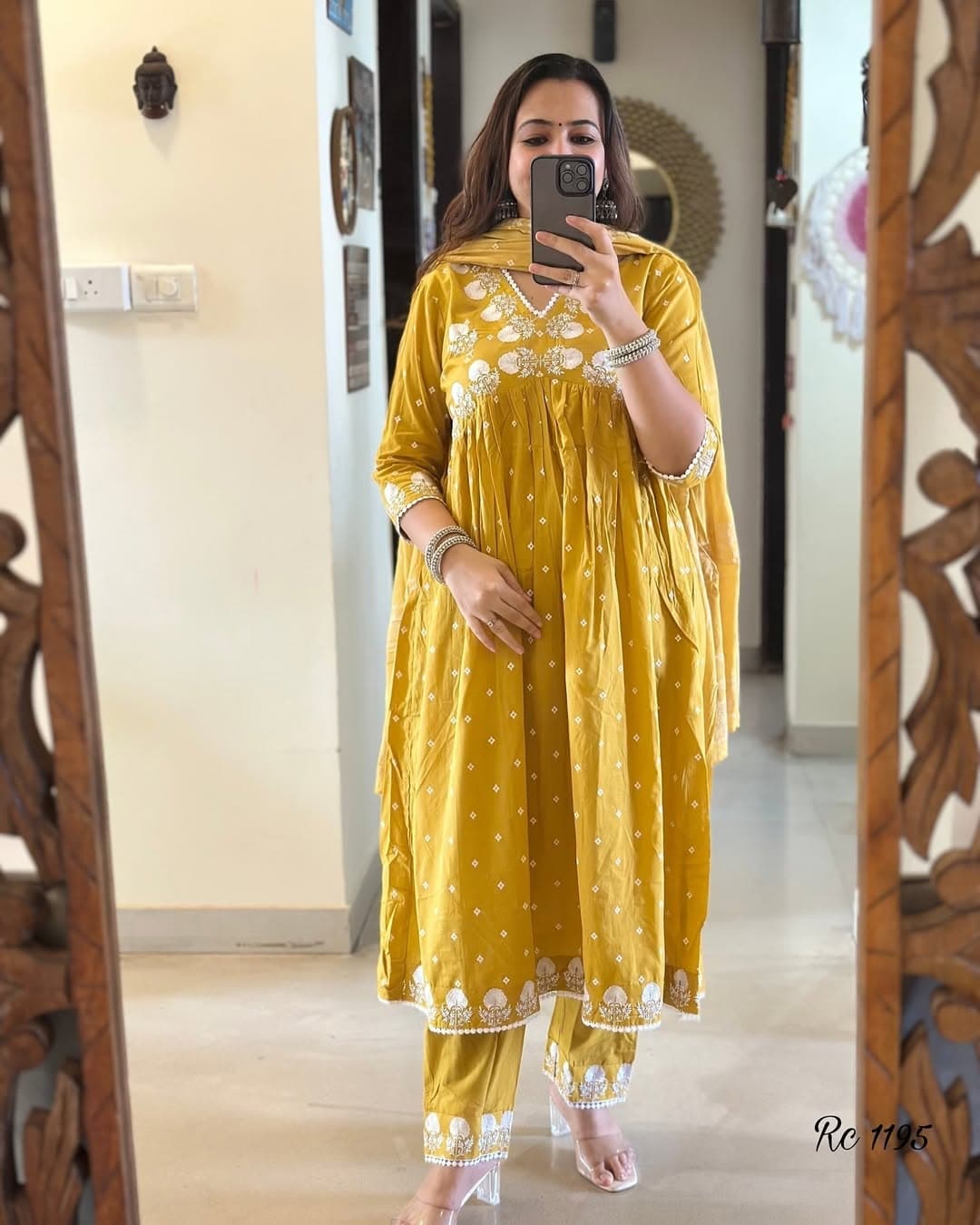 Yellow/Green Embroidered Lacework Kurta Set