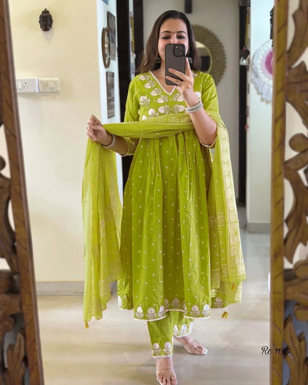 Yellow/Green Embroidered Lacework Kurta Set