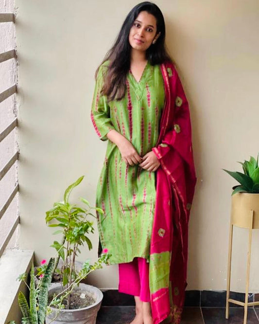 Pink And Green Bandhej Printed Kurta Set With Dupatta