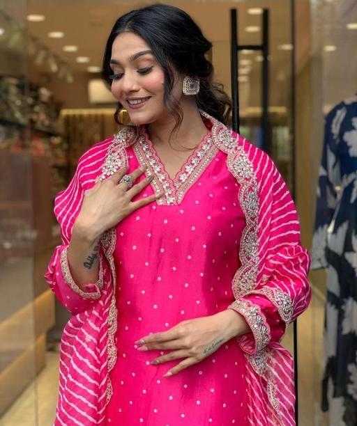 Bandhani Fuschia Pink Embroidered Kurta Set With Dupatta